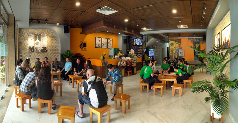 Pocket 9 cafes in District 5 with delicious drinks and quality space 6