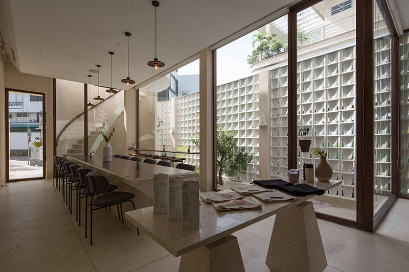 Pocket 9 cafes in District 5 with delicious drinks and quality space 5