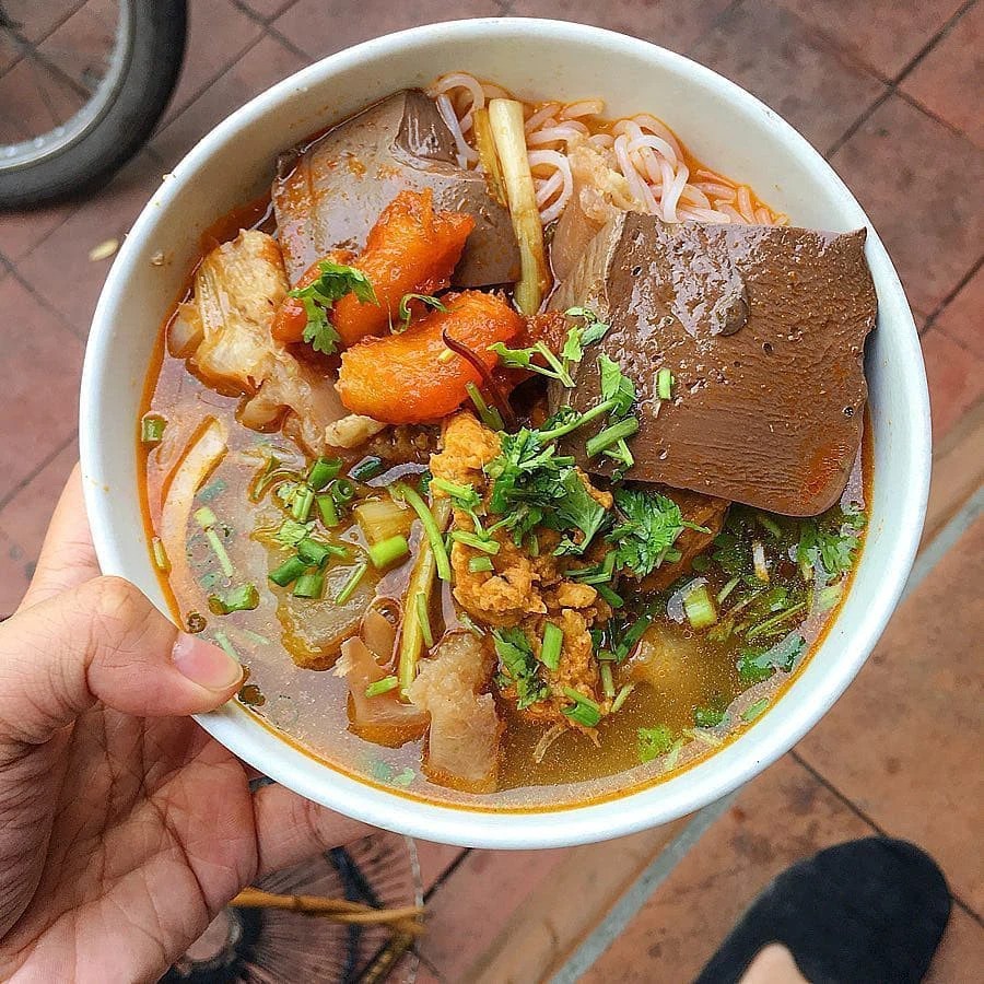 Me Keo restaurant - Discover Hue beef noodle shop that has always been crowded with customers for 70 years in the land of Ancient Capital 3