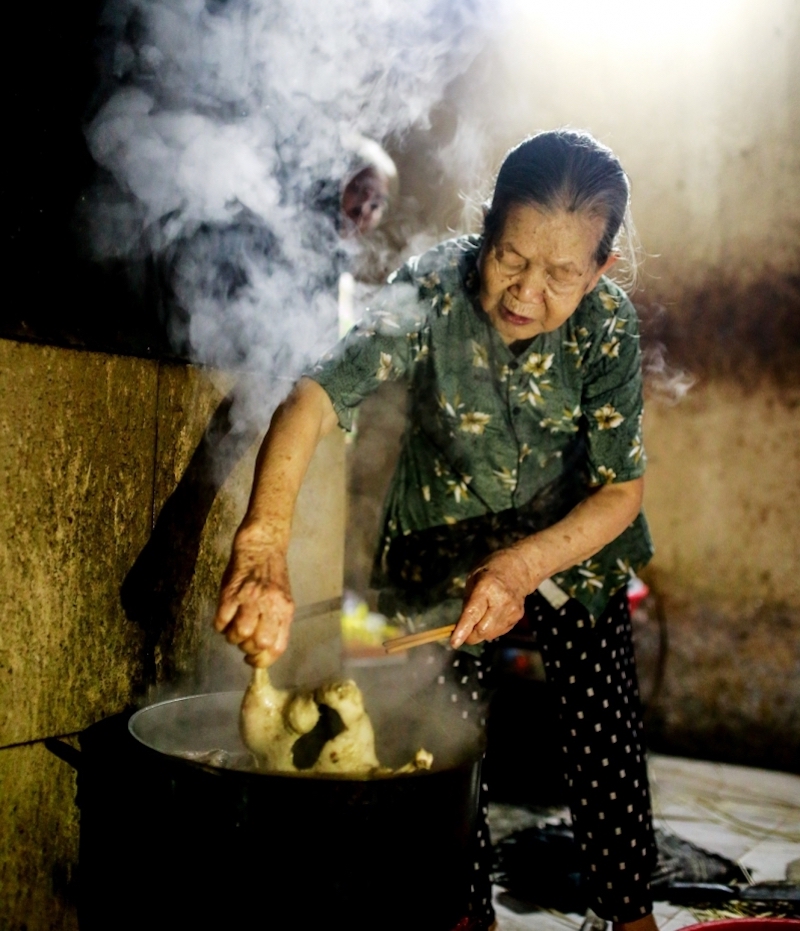 Me Keo Restaurant - Discover the Hue beef noodle shop that has always been crowded with customers for 70 years in the land of the 10th Ancient Capital
