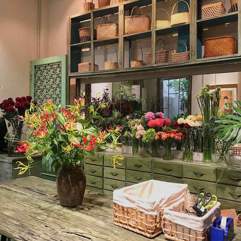Len Keng water shop, with tea, flowers, and peace 6
