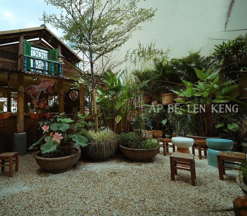 Len Keng water shop, with tea, flowers, and peace 2
