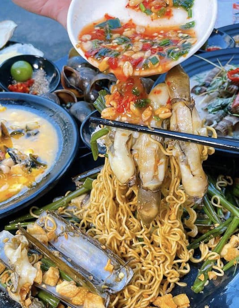 Pocket 10 famous and delicious snail restaurants in District 1, always popular 2