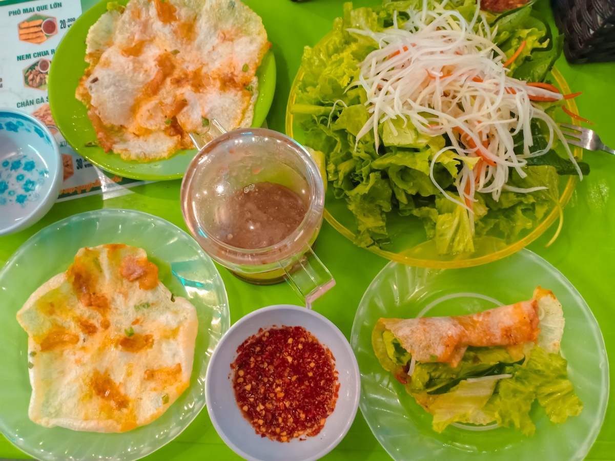 Forget the way back with the top 5 delicious, nutritious, cheap and super attractive Da Nang snack markets 2
