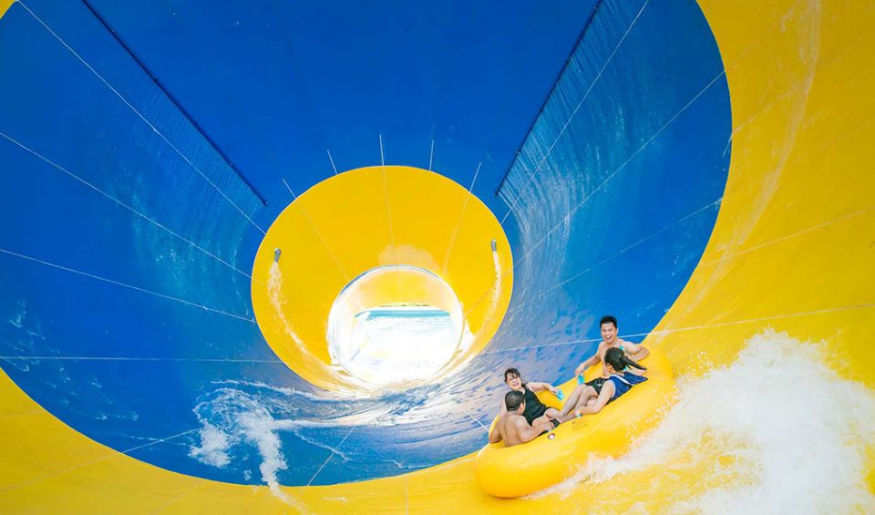 Review of experience swimming in Hanoi's artificial sea to relieve summer heat 5