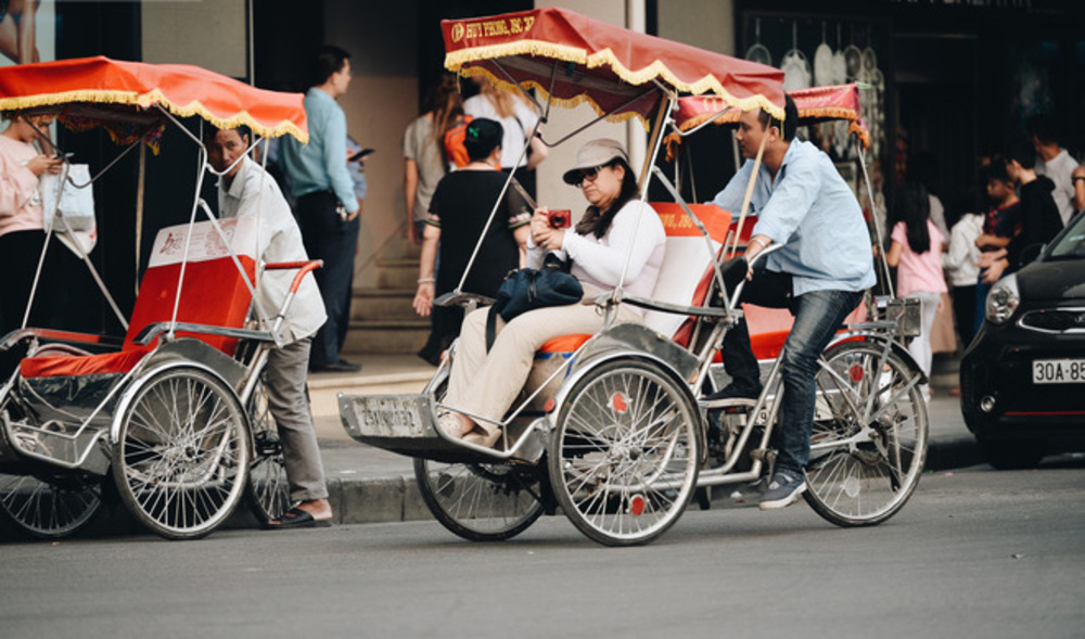 Review the most complete itinerary to explore Hanoi in 1 day for you 4