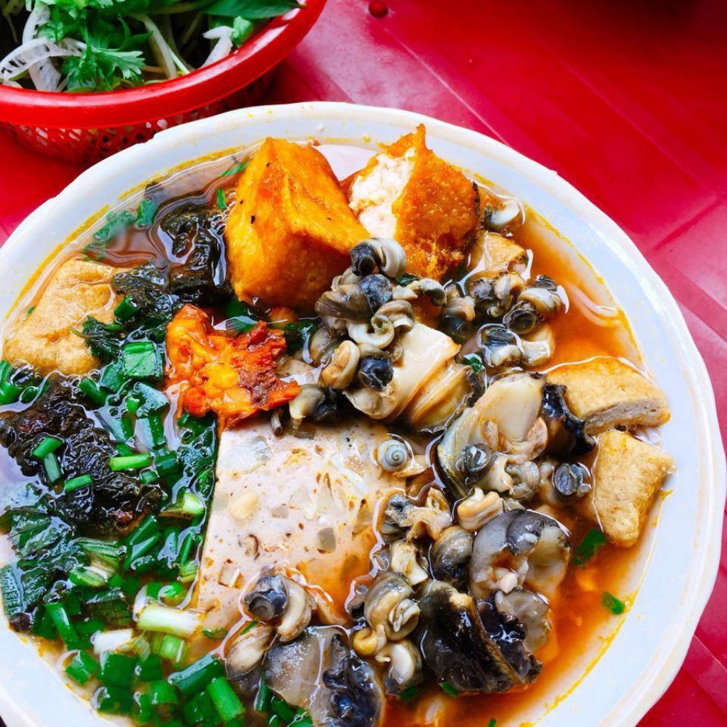 Review the most complete itinerary to explore Hanoi in 1 day for you 9