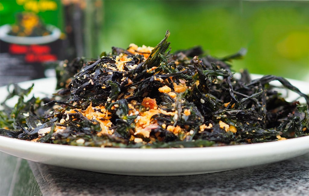 Danang garlic seaweed - A snack favored by gourmets 3