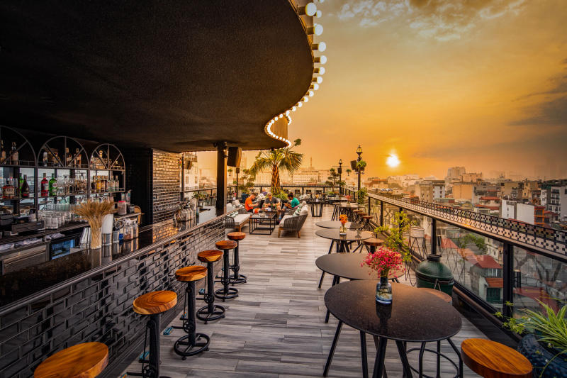Top 10 Rooftop bars in Hanoi with amazing photography views 10
