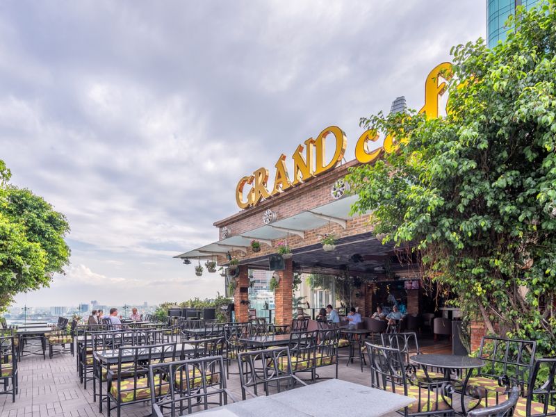 Top 15 extremely chill rooftop bars in District 1 with beautiful views 2