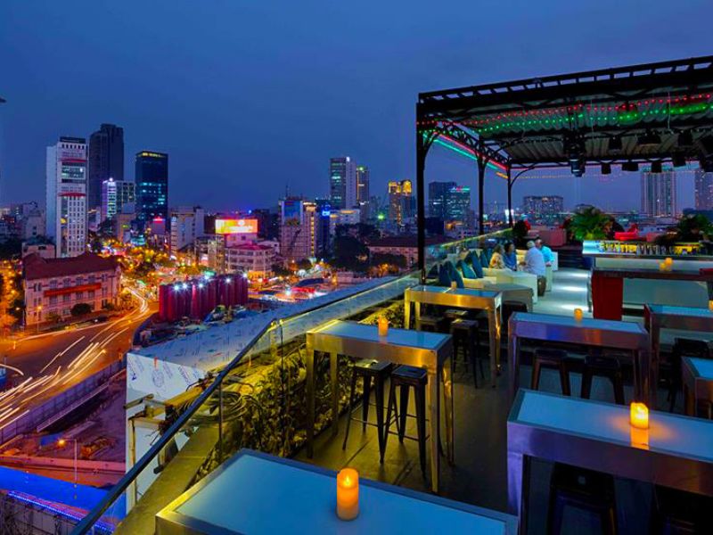 Top 15 extremely chill rooftop bars in District 1 with beautiful views 12