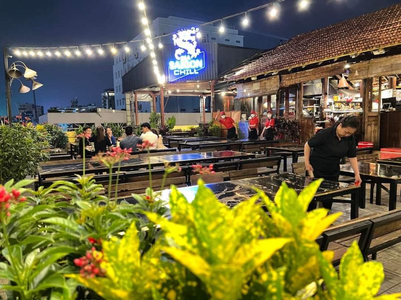 Top 15 extremely chill rooftop bars in District 1 with beautiful views 14