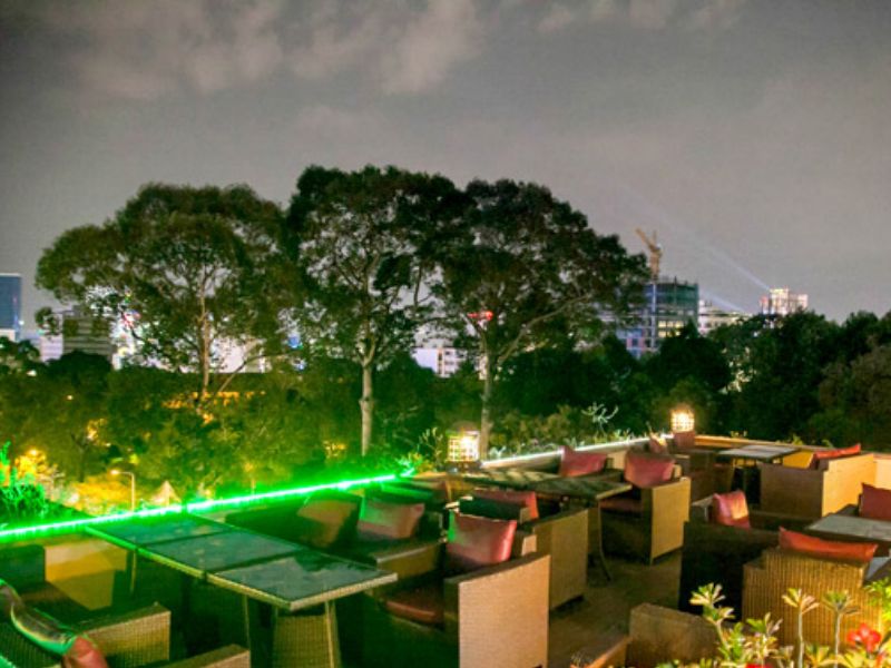 Top 15 extremely chill rooftop bars in District 1 with beautiful views 16