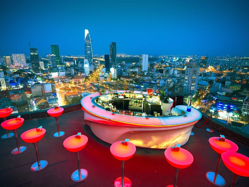Top 15 extremely chill rooftop bars in District 1 with beautiful views 3