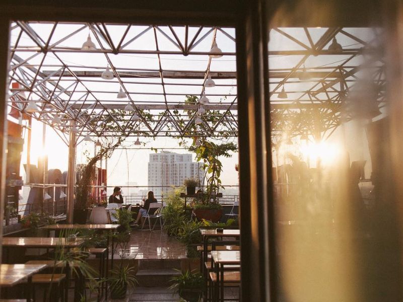 Top 15 extremely chill rooftop bars in District 1 with beautiful views 7