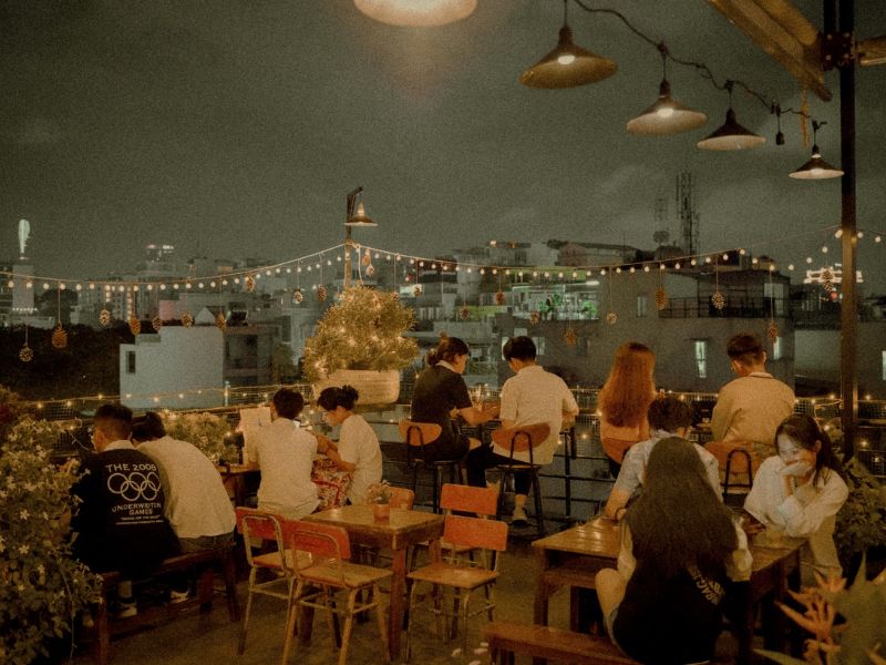 Top 15 extremely chill rooftop bars in District 1 with beautiful views 11