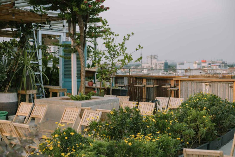 Top 8 extremely chill rooftop bars in District 2 with million-dollar views 2