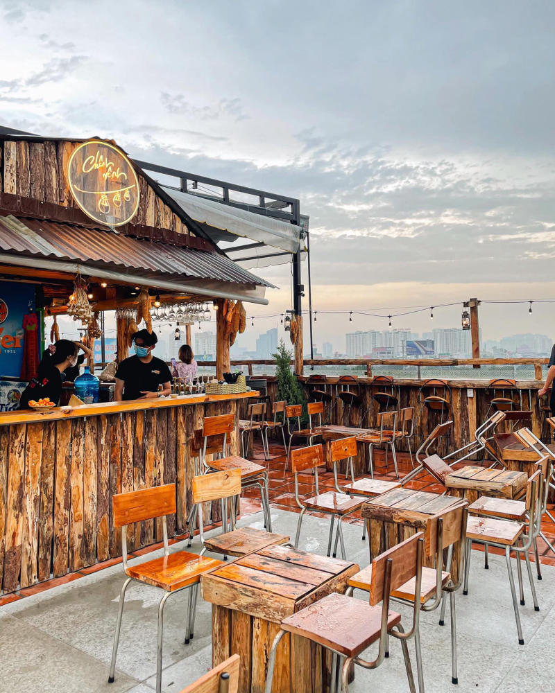 Top 8 extremely chill rooftop bars in District 2 with million-dollar views 7