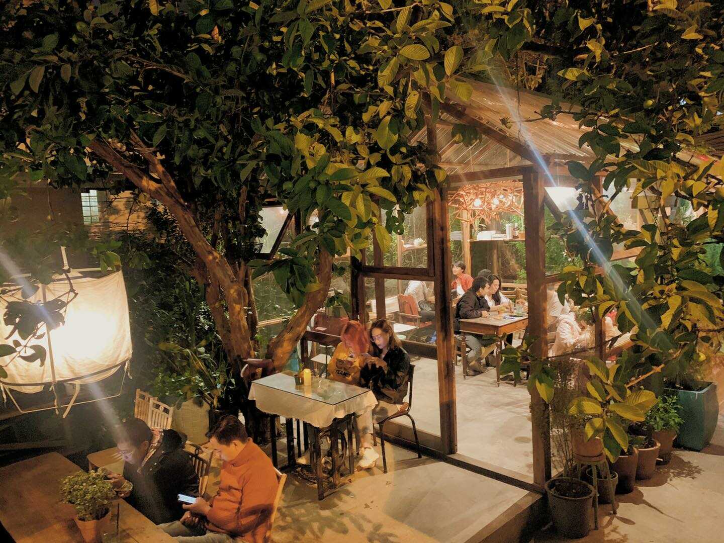 Route 66 Cafe - A place to leisurely relax in the sleepless night of Da Lat 9