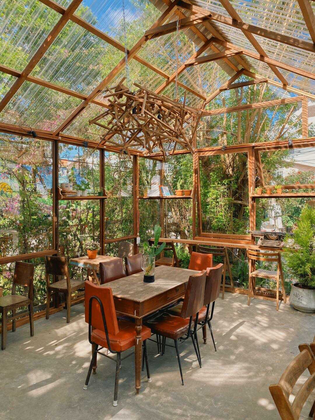 Route 66 Cafe - A place to leisurely relax in the sleepless night of Da Lat 14