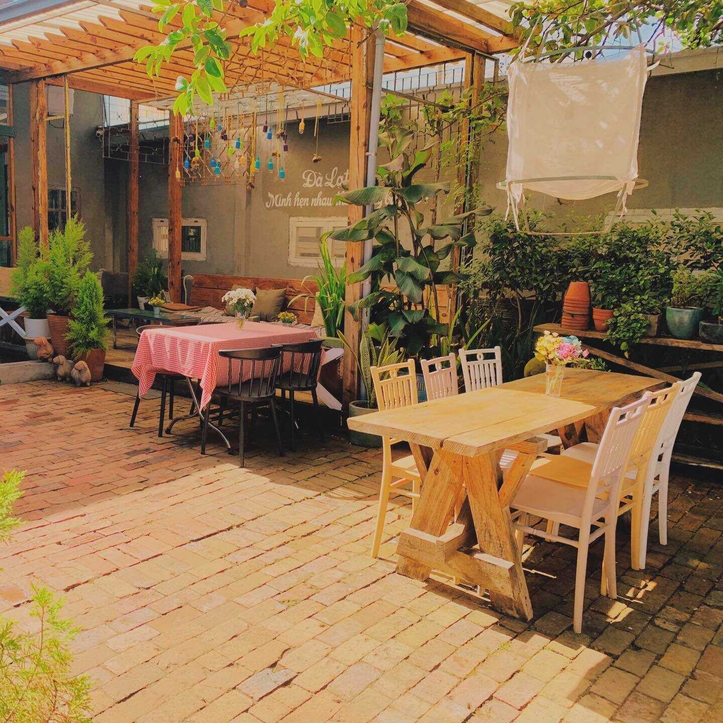 Route 66 Cafe - A place to leisurely relax in the sleepless night of Da Lat 16