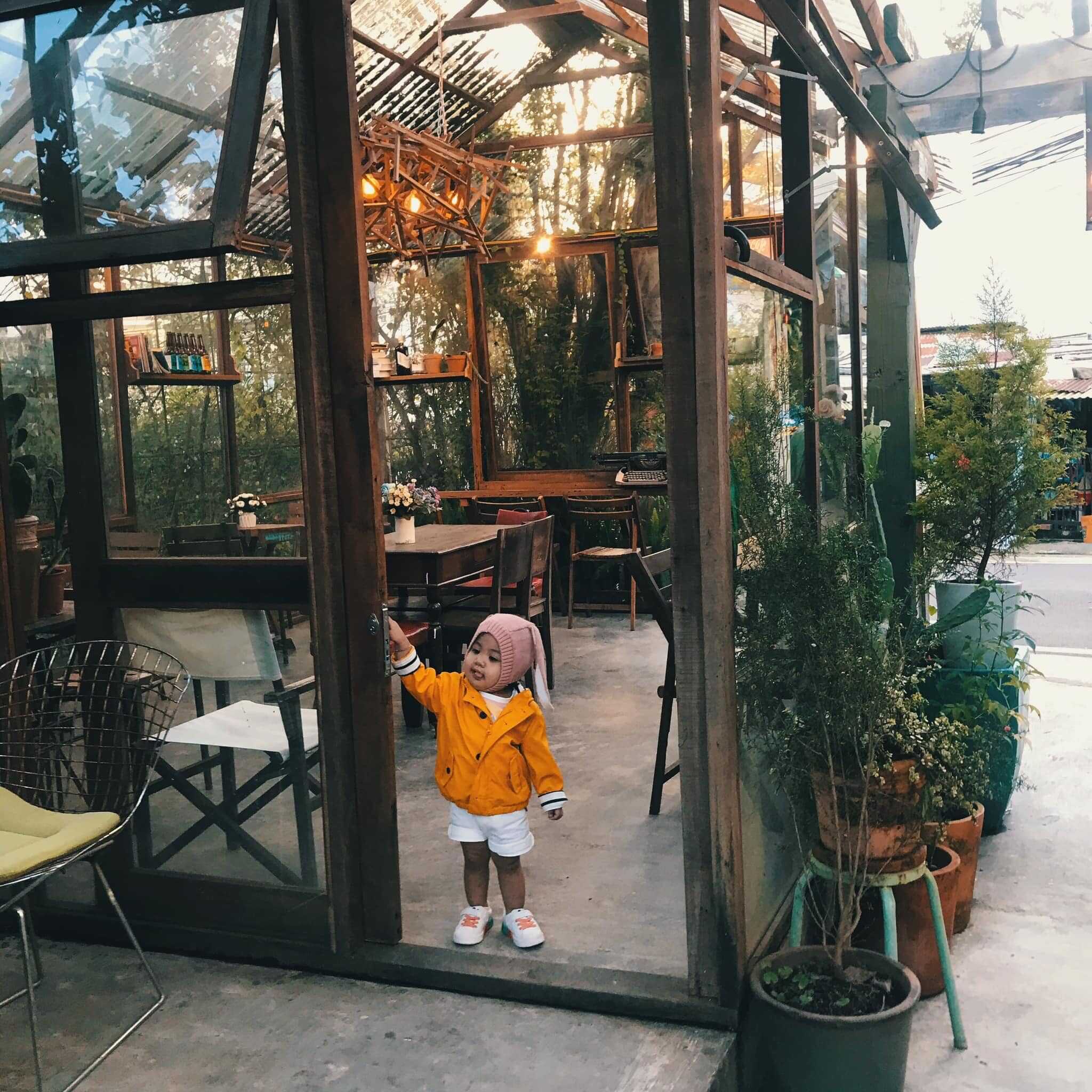 Route 66 Cafe - A place to leisurely relax in the sleepless night of Da Lat 26