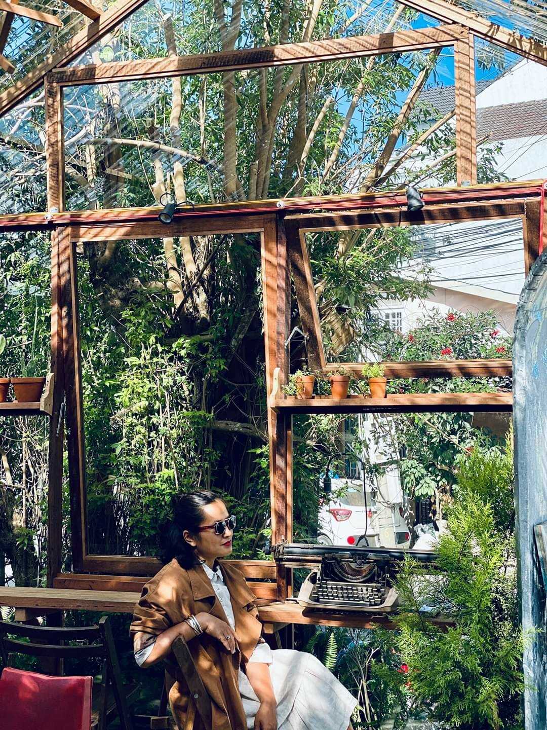 Route 66 Cafe - A place to leisurely relax in the sleepless night of Da Lat 29