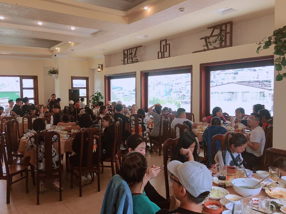 Invite each other to sweep all the famous and delicious Da Lat claypot rice restaurants in the city of thousands of flowers 3