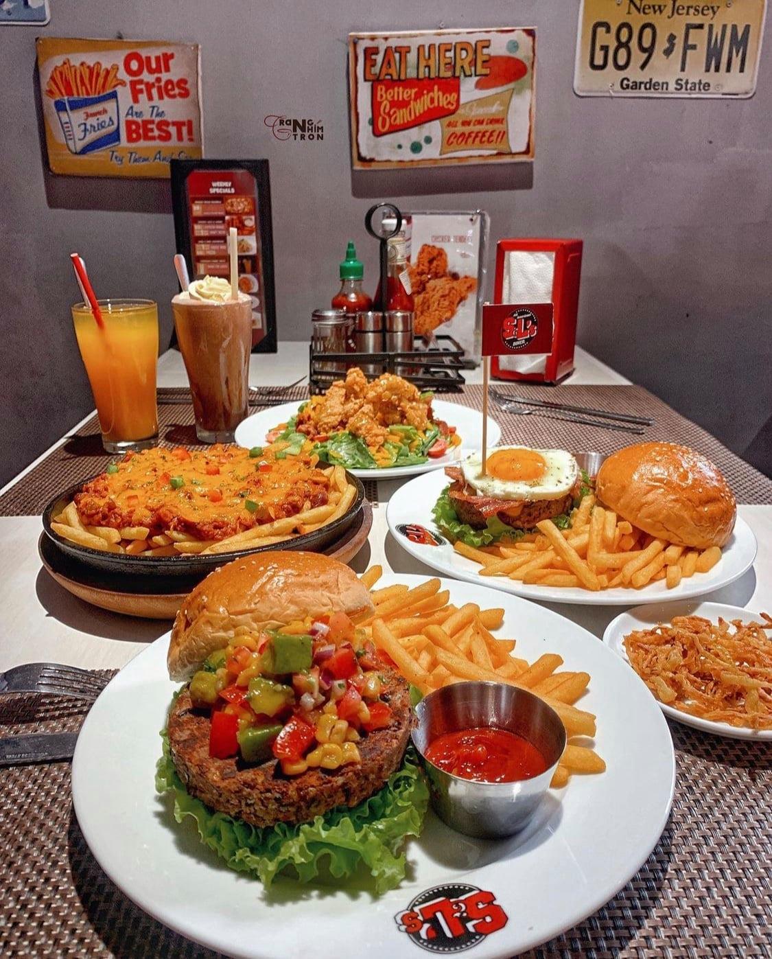 S&L's Diner - American-style restaurant in the heart of Capital City 8