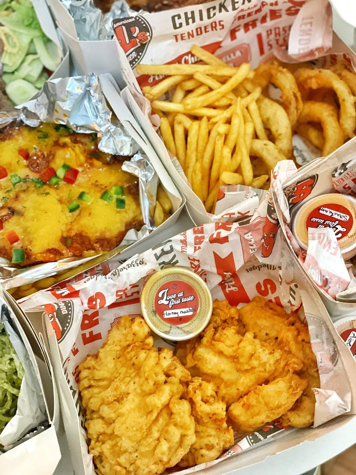 S&L's Diner - American-style restaurant in the heart of Capital City 9