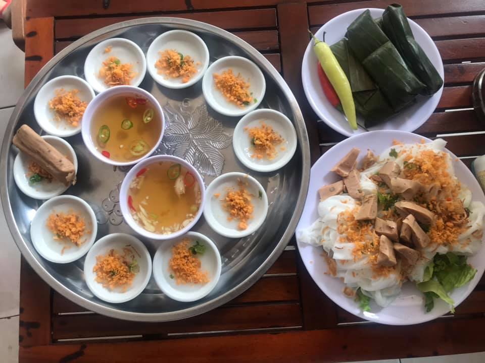 Hunt for shops that sell super delicious cheap Nam cake, Loc cake, and Da Nang dirt cake 3