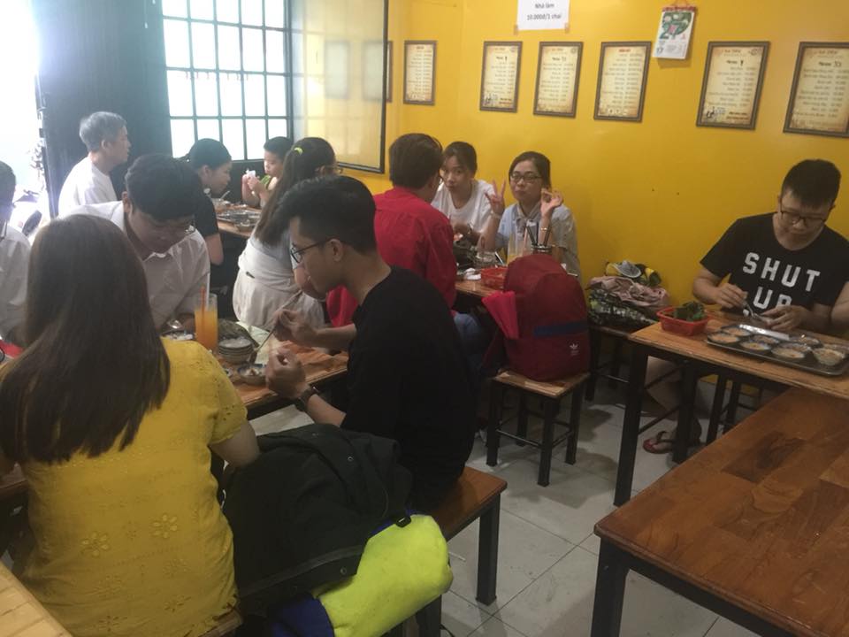 Hunt for shops selling super delicious cheap Nam cake, Loc cake, and Da Nang dirt cake 7