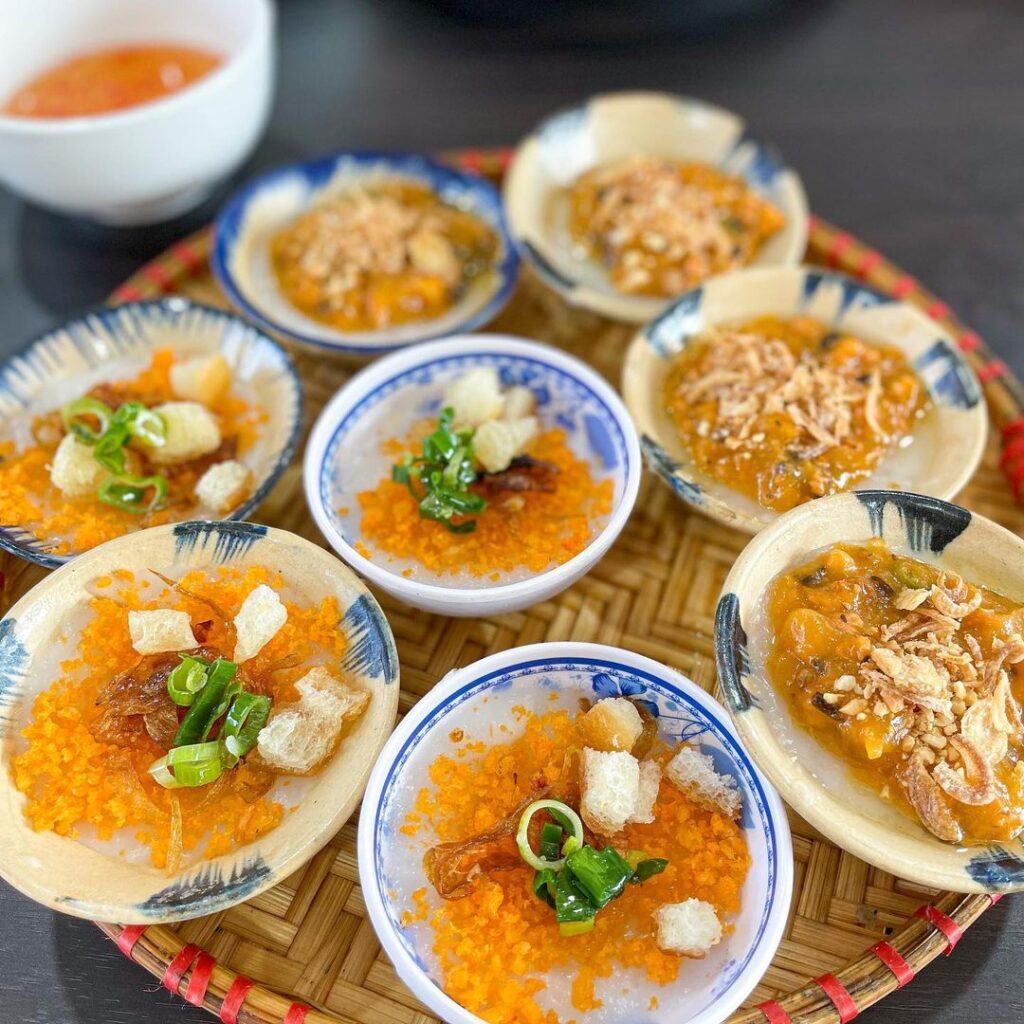 Hunt for shops selling super delicious cheap Nam cake, Loc cake, and Da Nang dirt cake 8