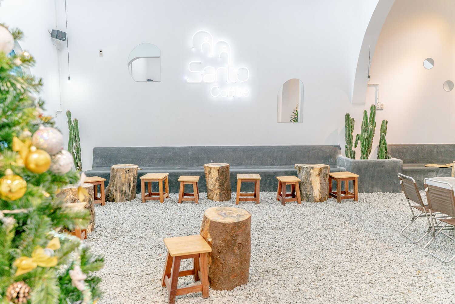 Santo Cafe Hue - miniature Santorini in the heart of the city 3
