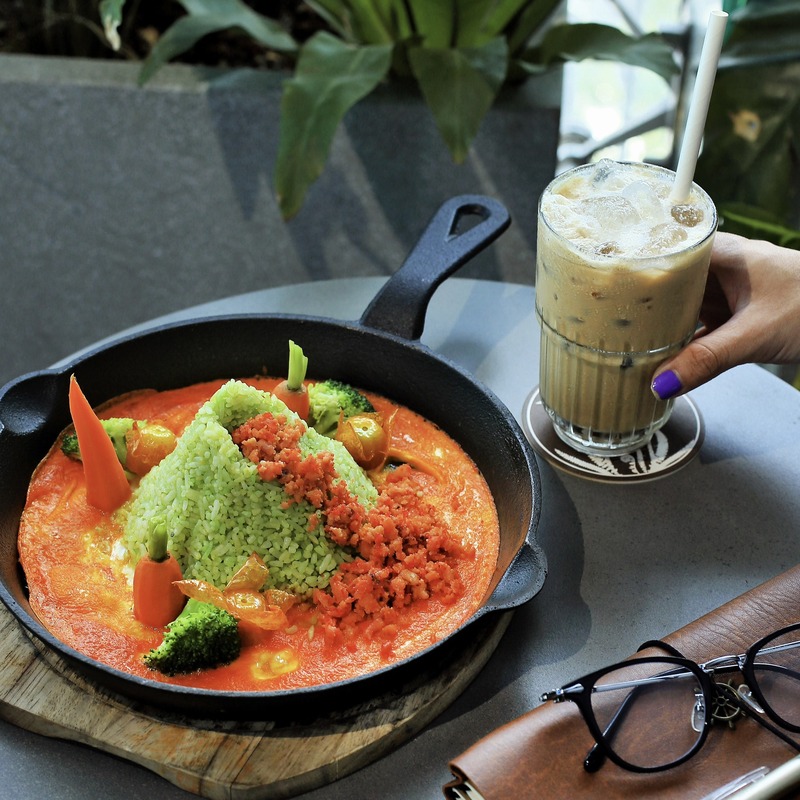Discover Saurus Coffee & Gallery, a unique dinosaur cafe in Saigon 11