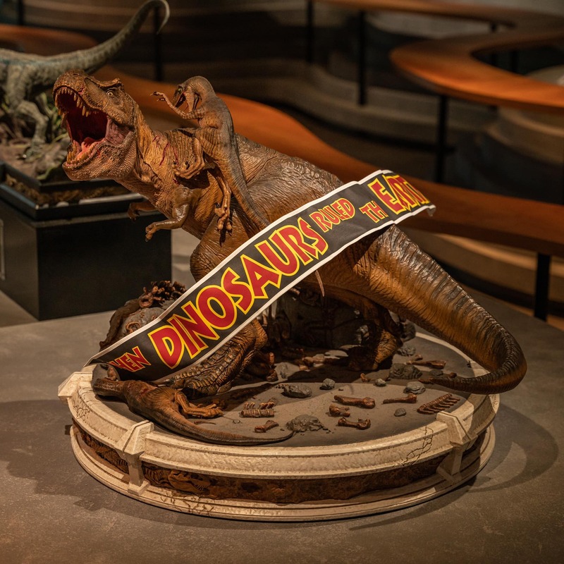 Discover the island of Saurus Coffee & Gallery, a unique dinosaur cafe in Saigon 8