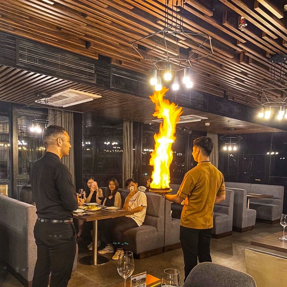 Sky View Restaurant - Ideal romantic restaurant for couples in Da Nang 12