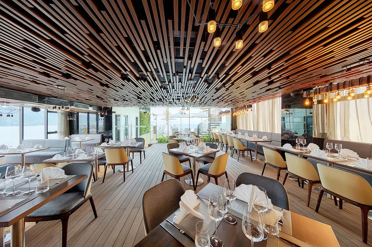 Sky View Restaurant - Ideal romantic restaurant for couples in Da Nang 4