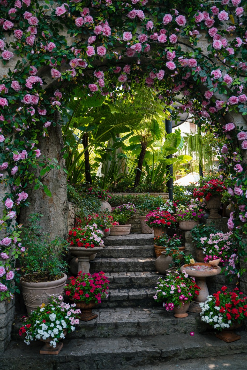 Get lost in the dreamy, ancient Sori Garden in the heart of Saigon 6