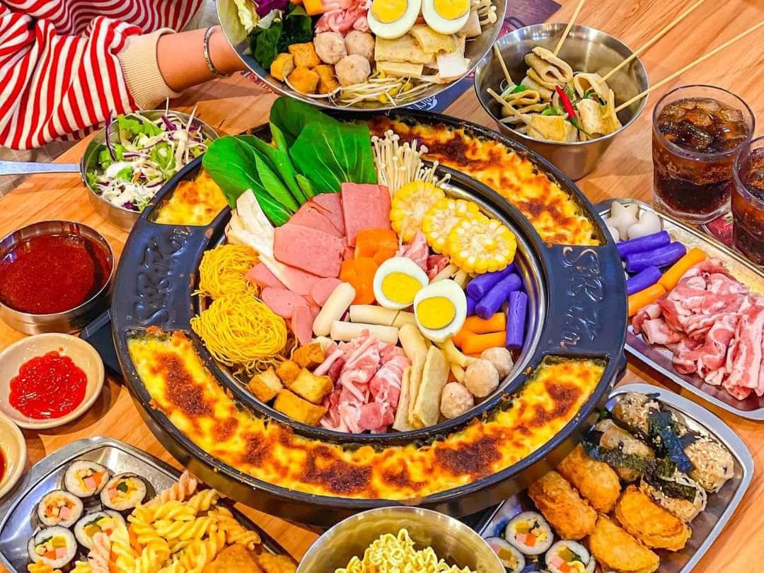 Come to Spicy Box to experience the delicious Korean tokbokki buffet hotpot and forget the way back 2