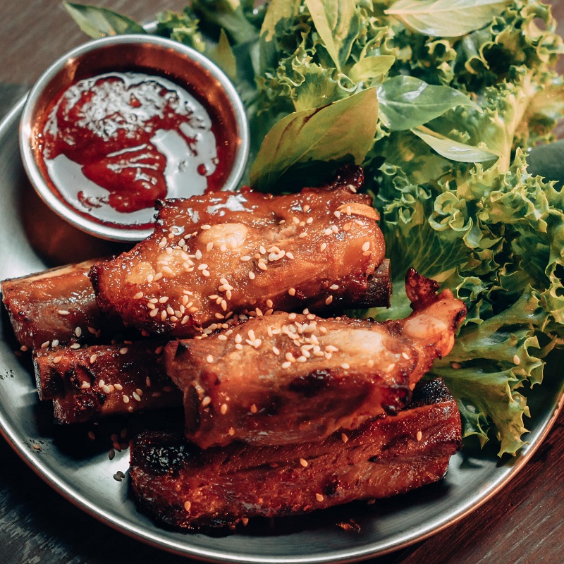 Come to SQUARE 39 to enjoy the party atmosphere among the 12 camping huts