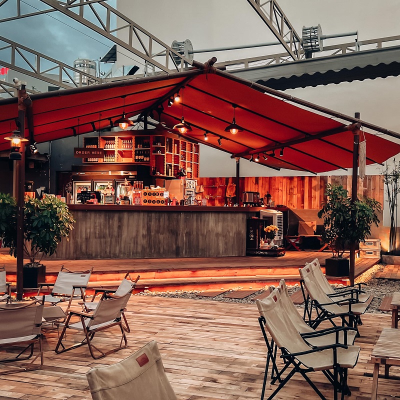 Come to SQUARE 39 to enjoy the party atmosphere among the camping huts 2