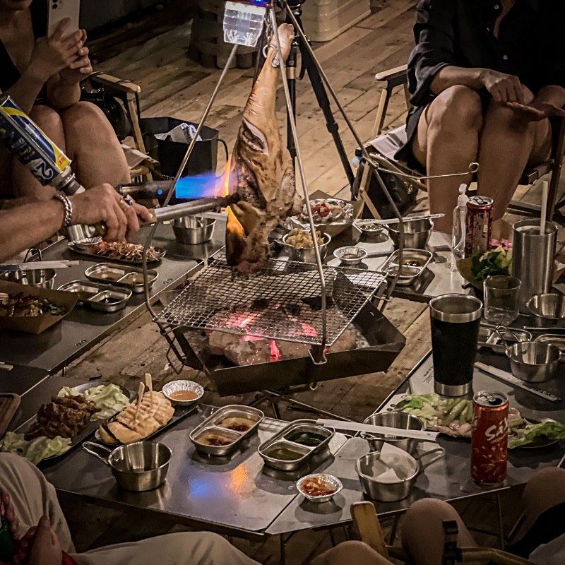 Come to SQUARE 39 to enjoy the party atmosphere among the camping huts 9