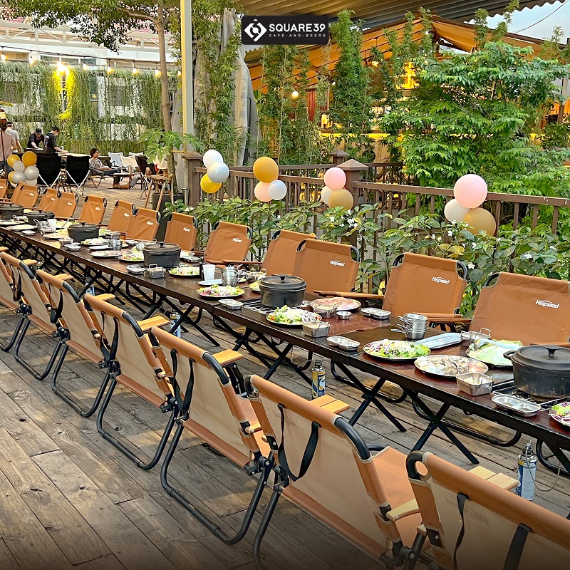 Come to SQUARE 39 to enjoy the party atmosphere among the camping huts 7