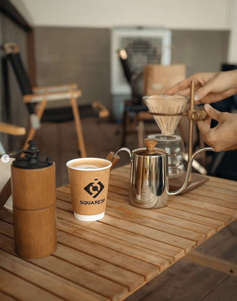 Come to SQUARE 39 to enjoy the party atmosphere among 16 camping huts