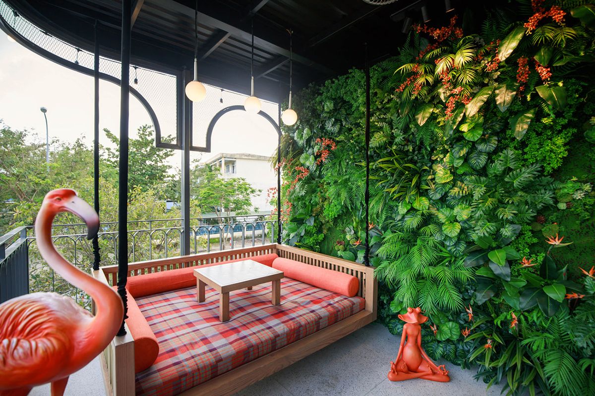 SWAN Coffee & Cake - Super pretty cake cafe in the heart of Da Thanh 4