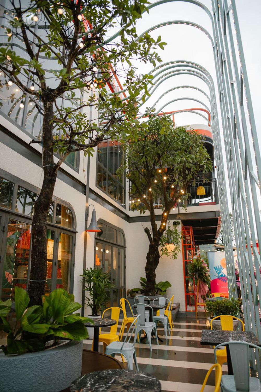 SWAN Coffee & Cake - Super pretty cake cafe in the heart of Da Thanh 2