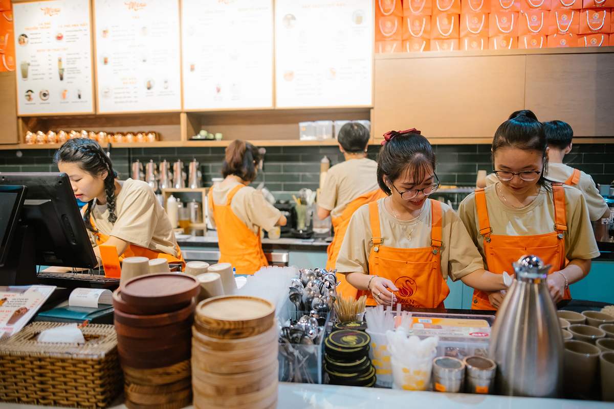 SWAN Coffee & Cake - Super pretty cake cafe in the heart of Da Thanh 15