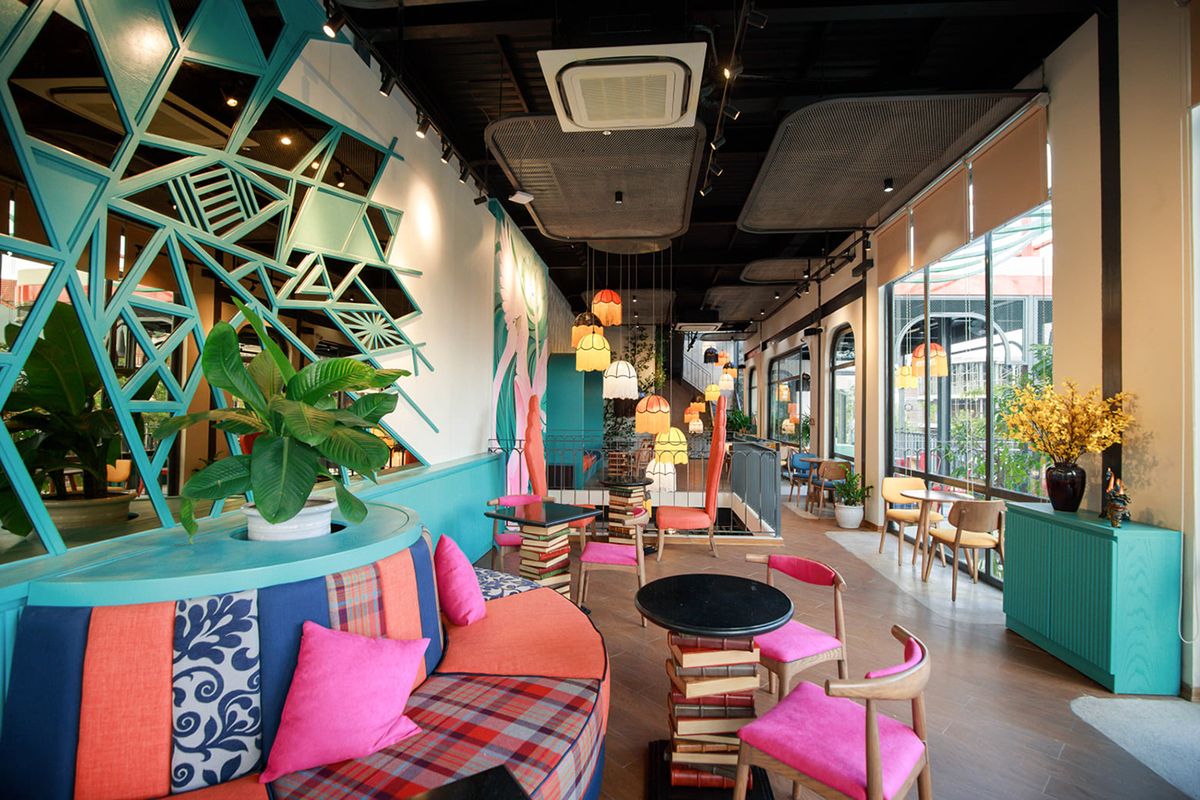 SWAN Coffee & Cake - Super pretty cake cafe in the heart of Da Thanh 7