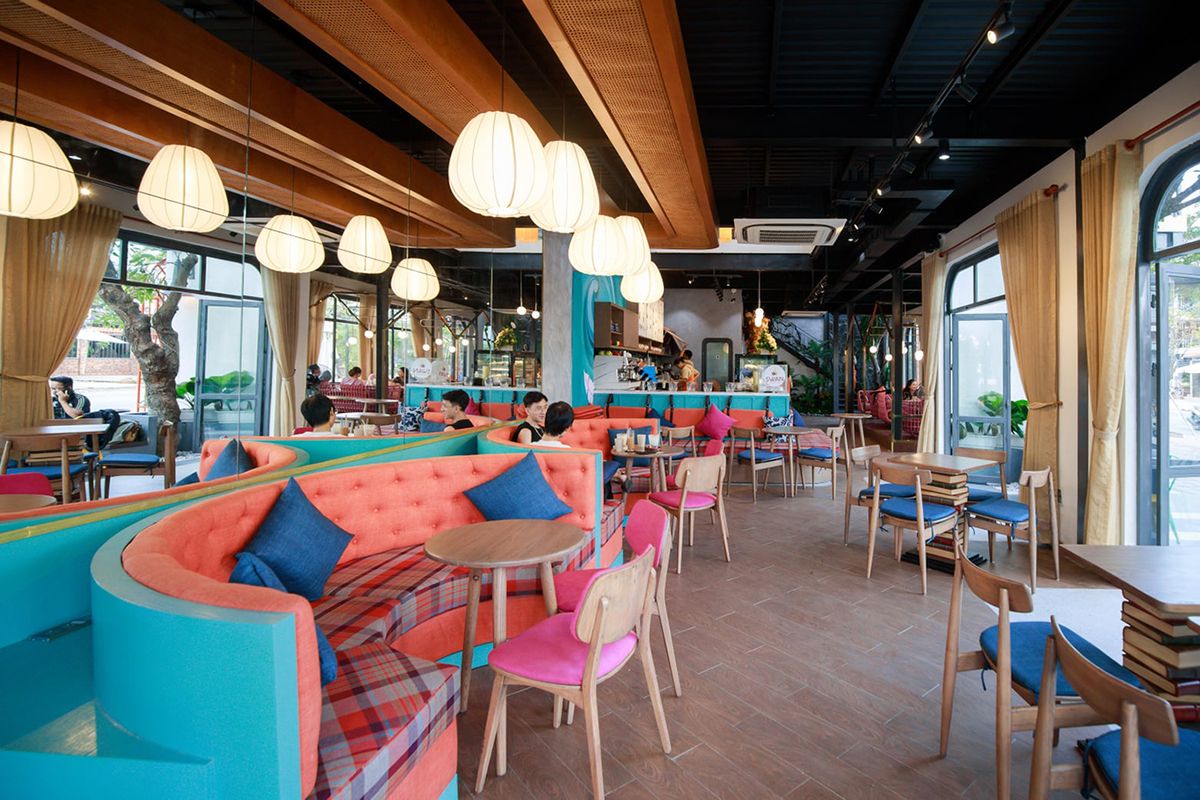 SWAN Coffee & Cake - Super pretty cake cafe in the heart of Da Thanh 8